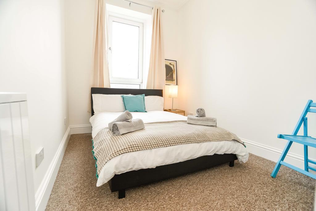 Modern Central Apartment Aberdeen Værelse billede